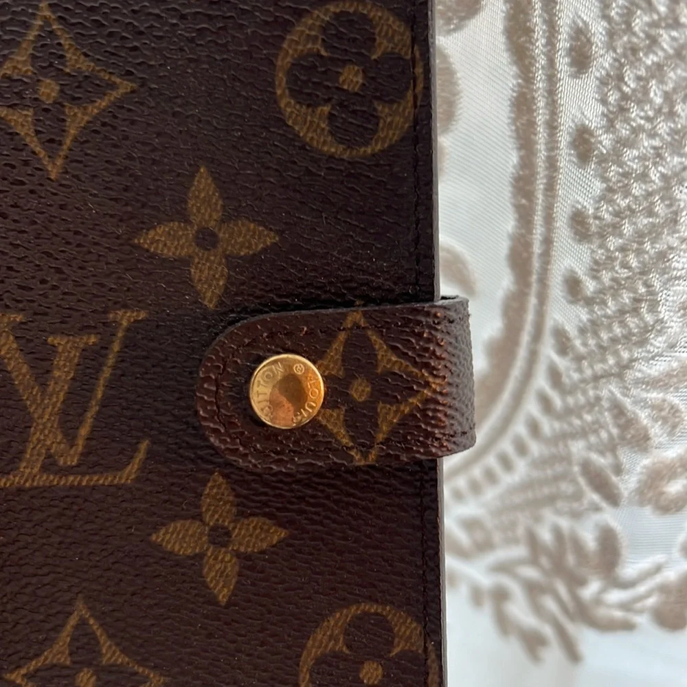 Louis Vuitton Agenda - Picture 4 of 10